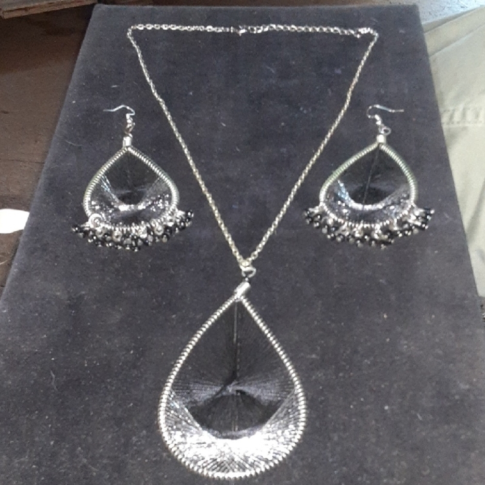 Elegant Silver and Black Jewelry Set